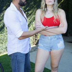 La rubia sexy River Lynn quiere el trono de su vecino
